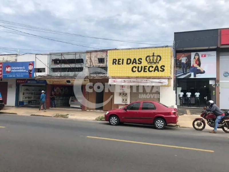  Comentários do corretor: Casa comercial com 3 salas na frente e sobrado nos fun...