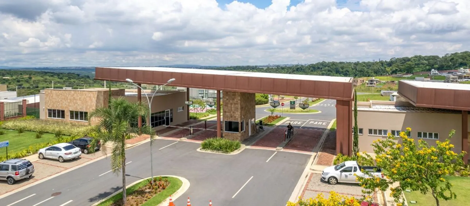 LOTE DE TERRAS NO JARDINS BOLONHALote medindo:13,76m de frente;31,58m pelos fund...