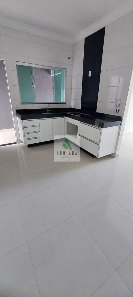 3 quartos , sendo 1 suíte, sala, banheiro social, cozinha, área de serviços, vag...