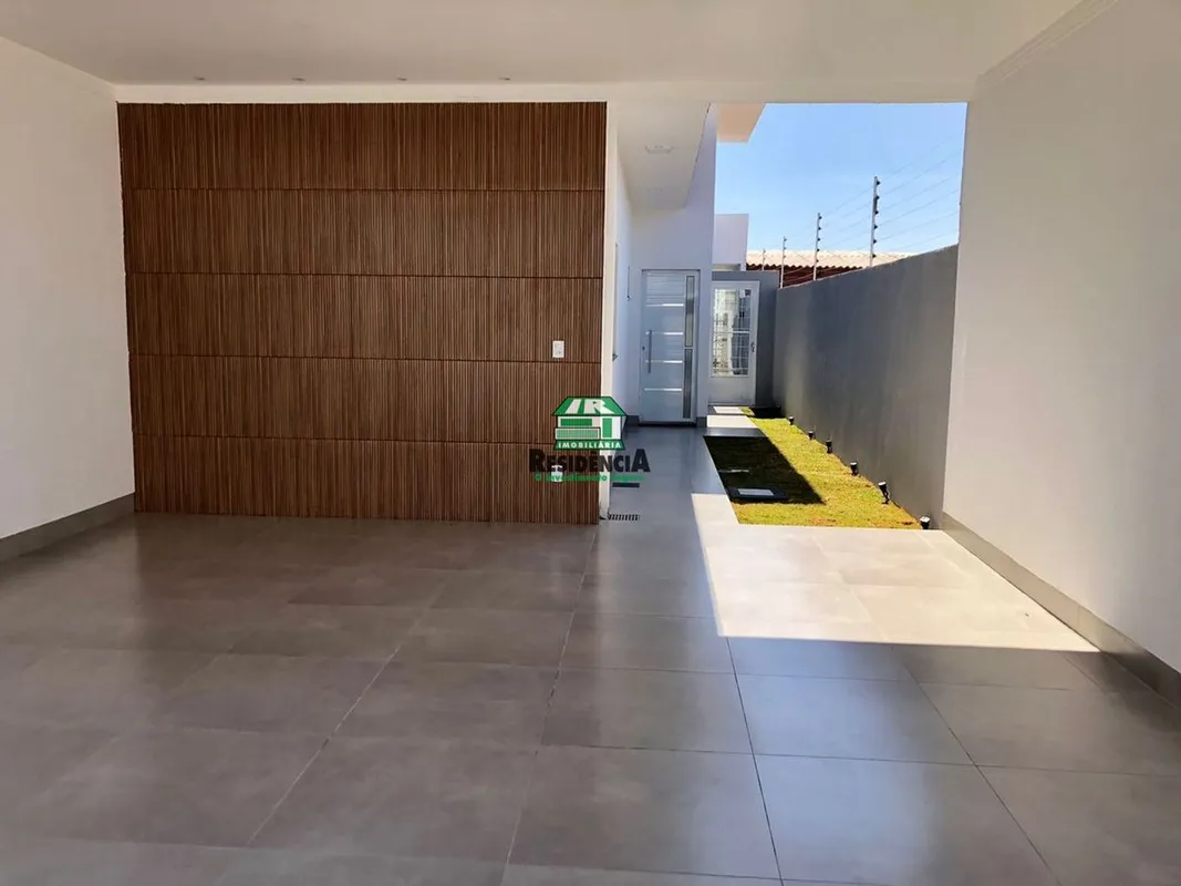 Casa contendo :Acabamento Premium e sofisticado; - Sala pé direito duplo;-Laje e...