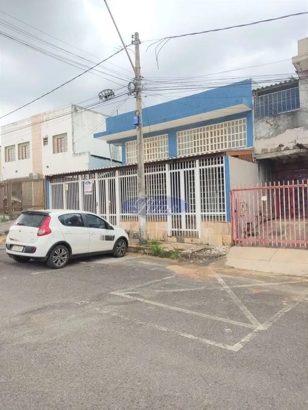 Rios Imóveis vende prédio no Setor de Indústrias Bernardo Sayão, Núcleo Bandeira...