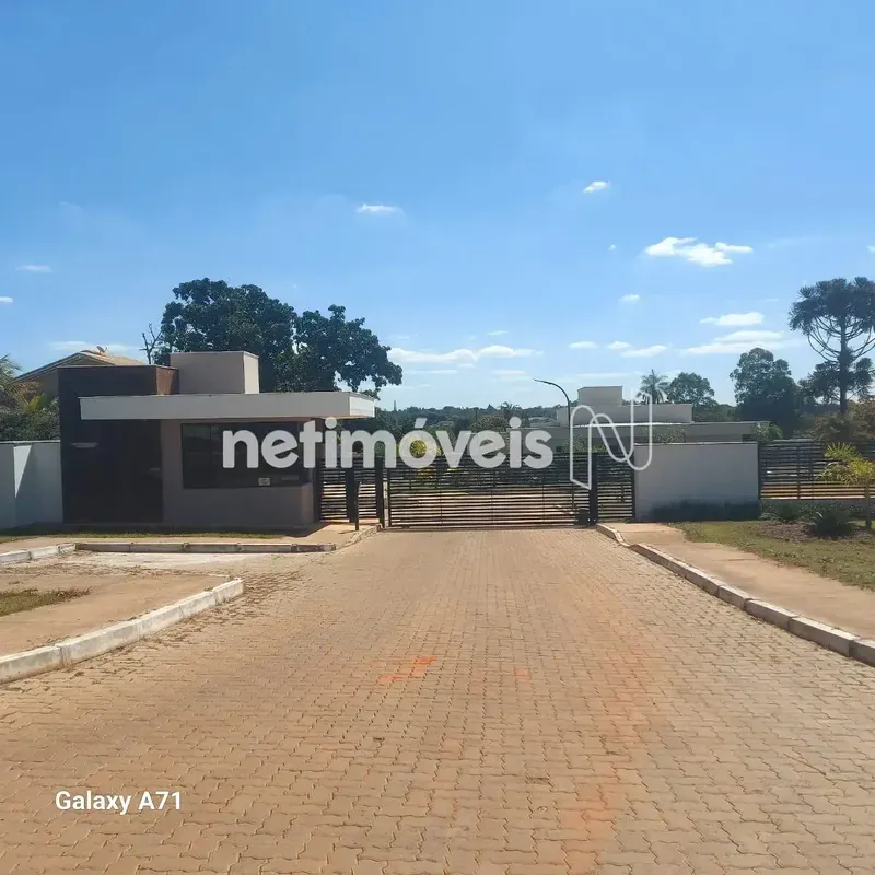 Fração com edificação com habite-se com 2500m² de área total e 2000m² de área út...