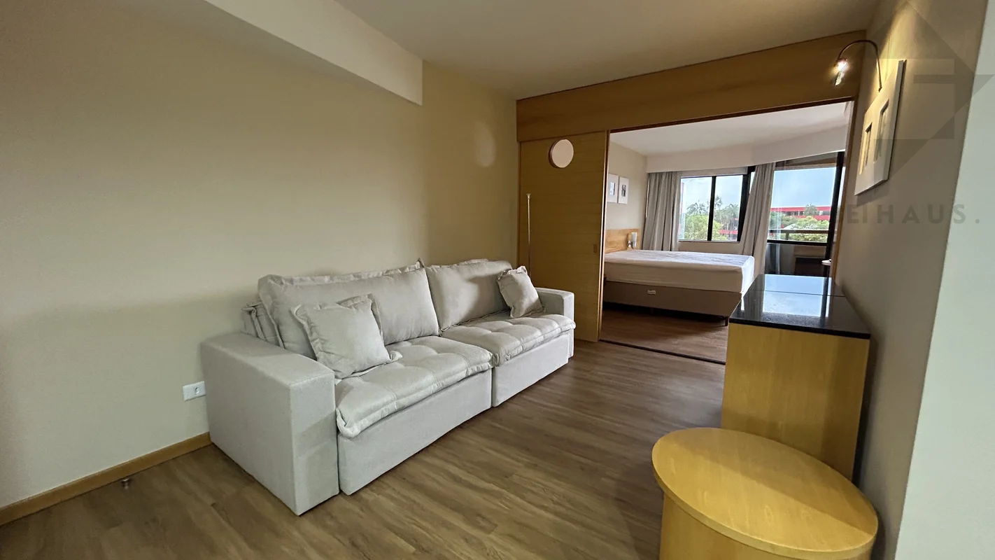 Apartamento super amplo, com vista livre , todo mobiliado, ar condicionado. Ao l...