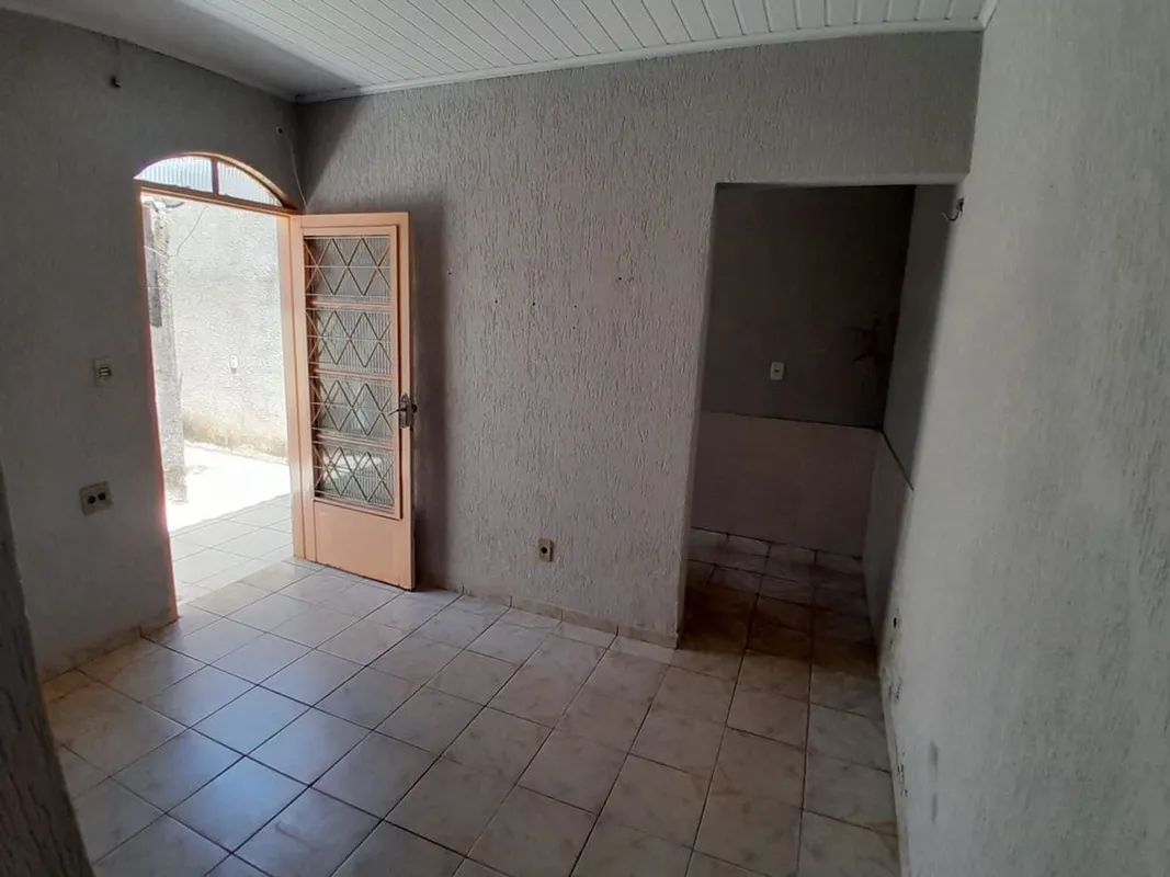 Descrição do anúncio: Nogueira Imóveis "aluguel" de CASA DE FUNDOS, 01 QUARTO na...