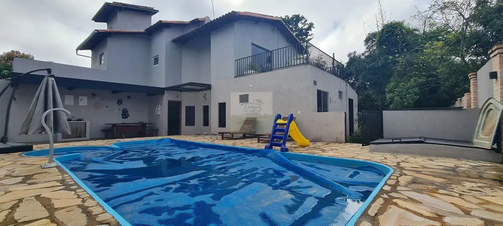 Especialista no Solar da Serra vendeCasa composta por 4 suítes, sendo a Master c...