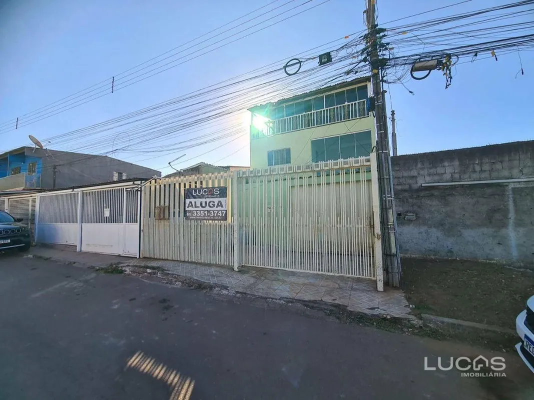 CASA - AREAL - QS 11Excelente casa com três salas amplas, 03 quartos (sendo 1 su...