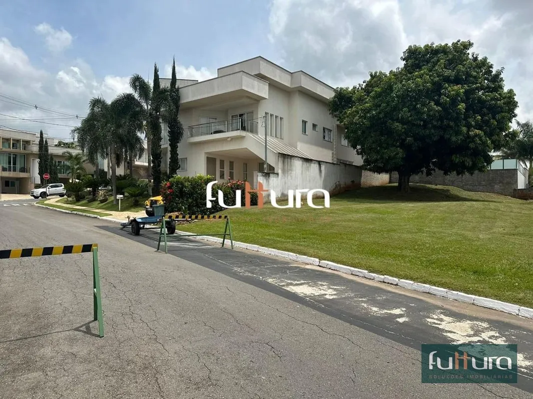 EXECELENTE LOTE COM 557,24 M²Bem localizado dentro do Condomínio medindo 17.718 ...