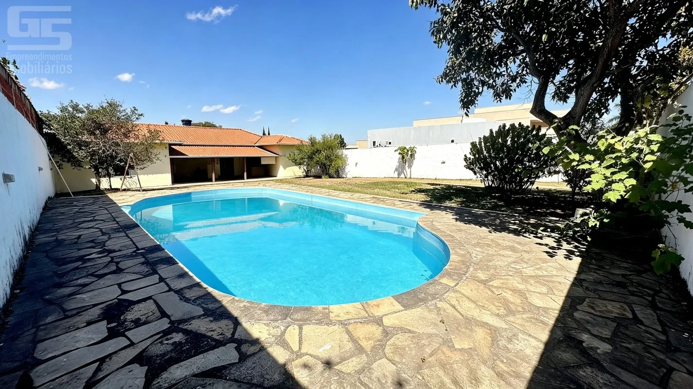 VENDO CASA CONDOMÍNIO, PRIVE 1 QUADRA 3- LAGO NORTE. CASA TÉRREA - com área cons...
