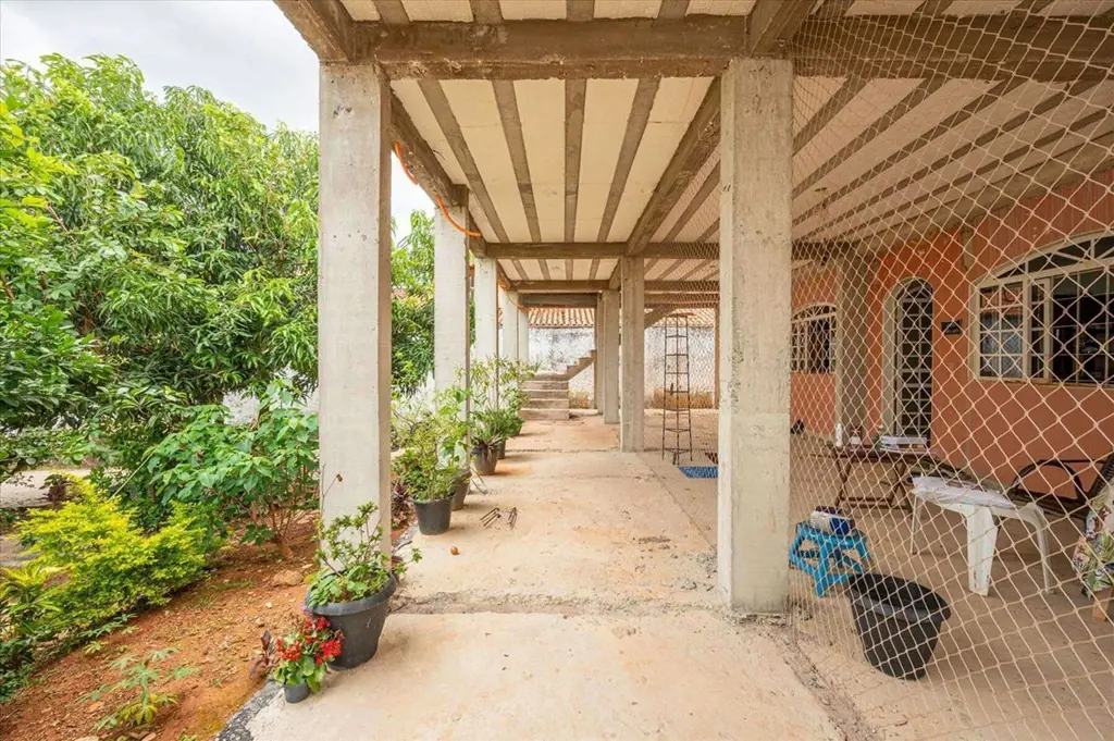 Aceita permuta por casa na Asa Sul;Terreno escriturado e quitado.Casa para refor...