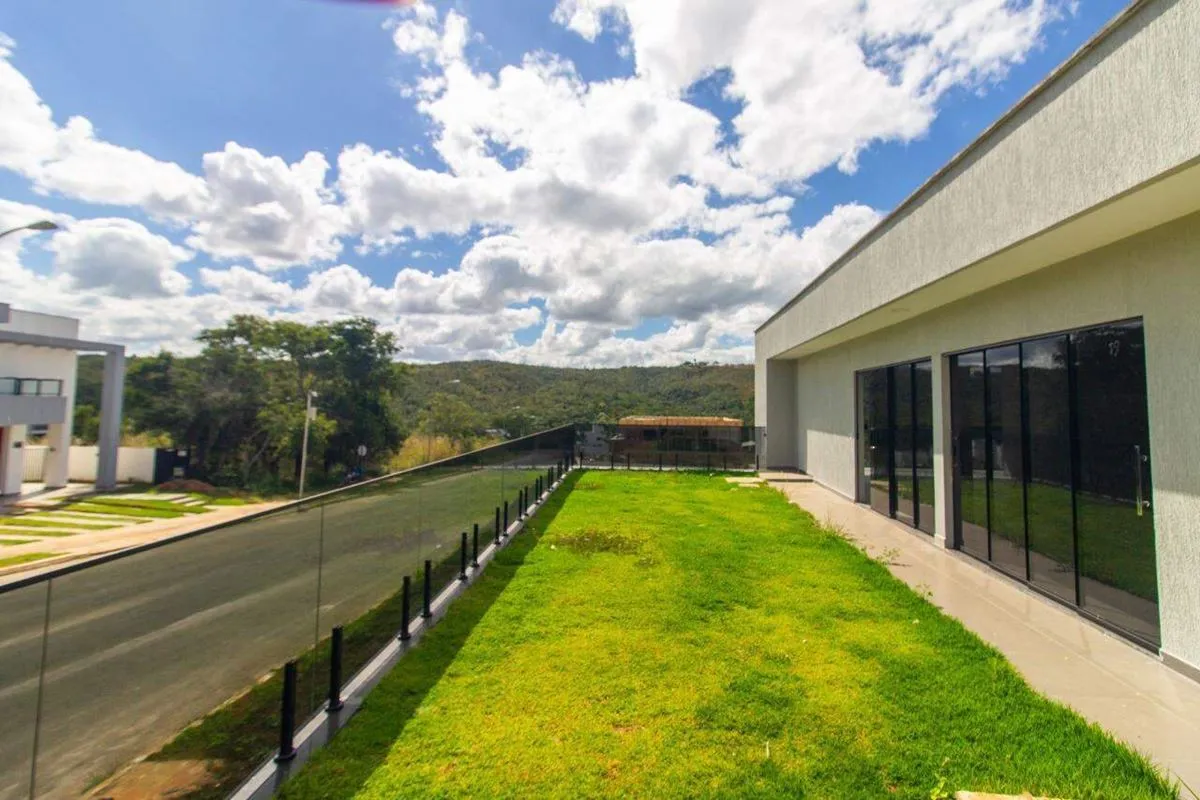 .Condomínio Quatro Estações com uma vista esplêndida para montanhas e muito verd...