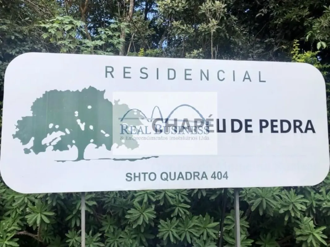 Vendo lote dos sonhos! Se você está em busca de um espaço amplo, com muito verde...