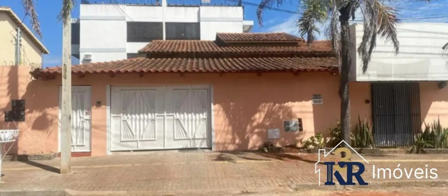 Casa de 3 quartos e 3 suíte no setor sudoeste.Possui armários embutidos nos quar...