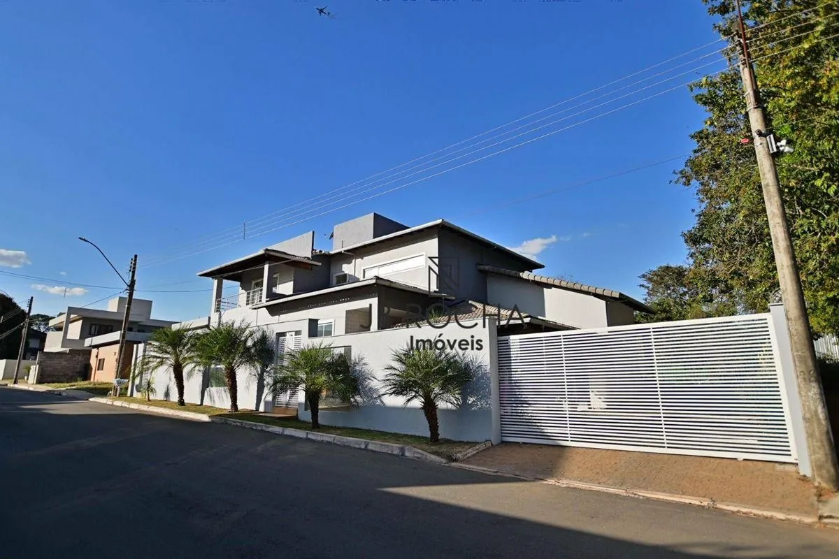 JB ROCHA IMÓVEIS VENDECasa de Alto Padrão no Residencial InterlagosExcelente opo...
