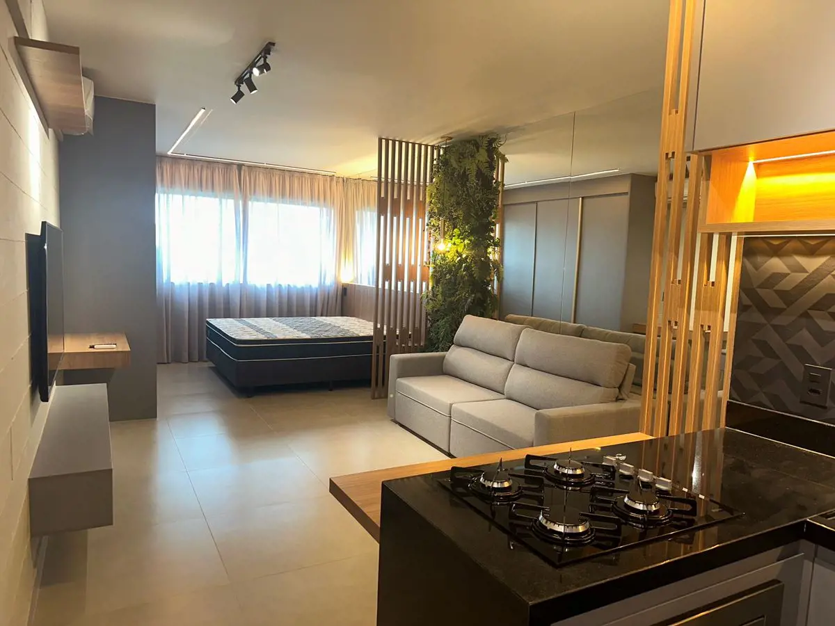 Excelente apartamento, reformado, mobiliado, vista livre e uma vaga de garagem.S...