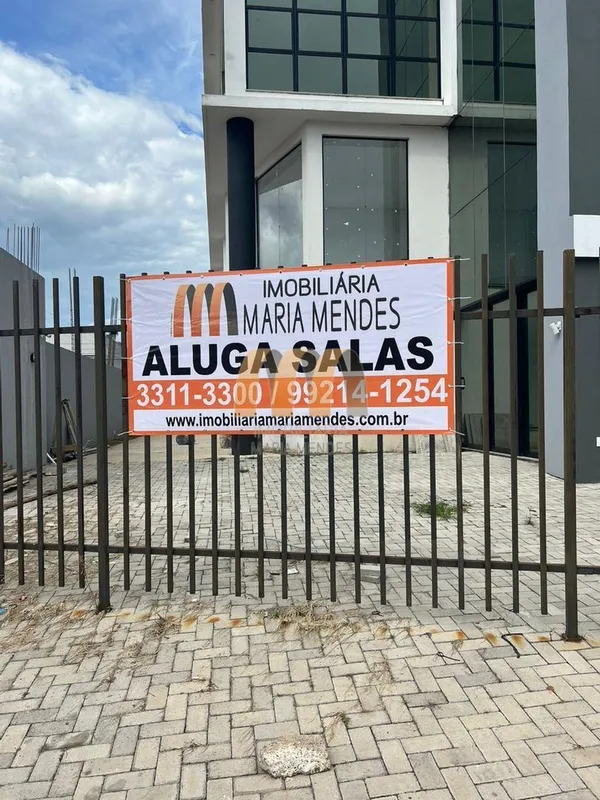 Sala térrea com mezanino. R$1.700,00 + Taxa de condomínio. 19/04/24