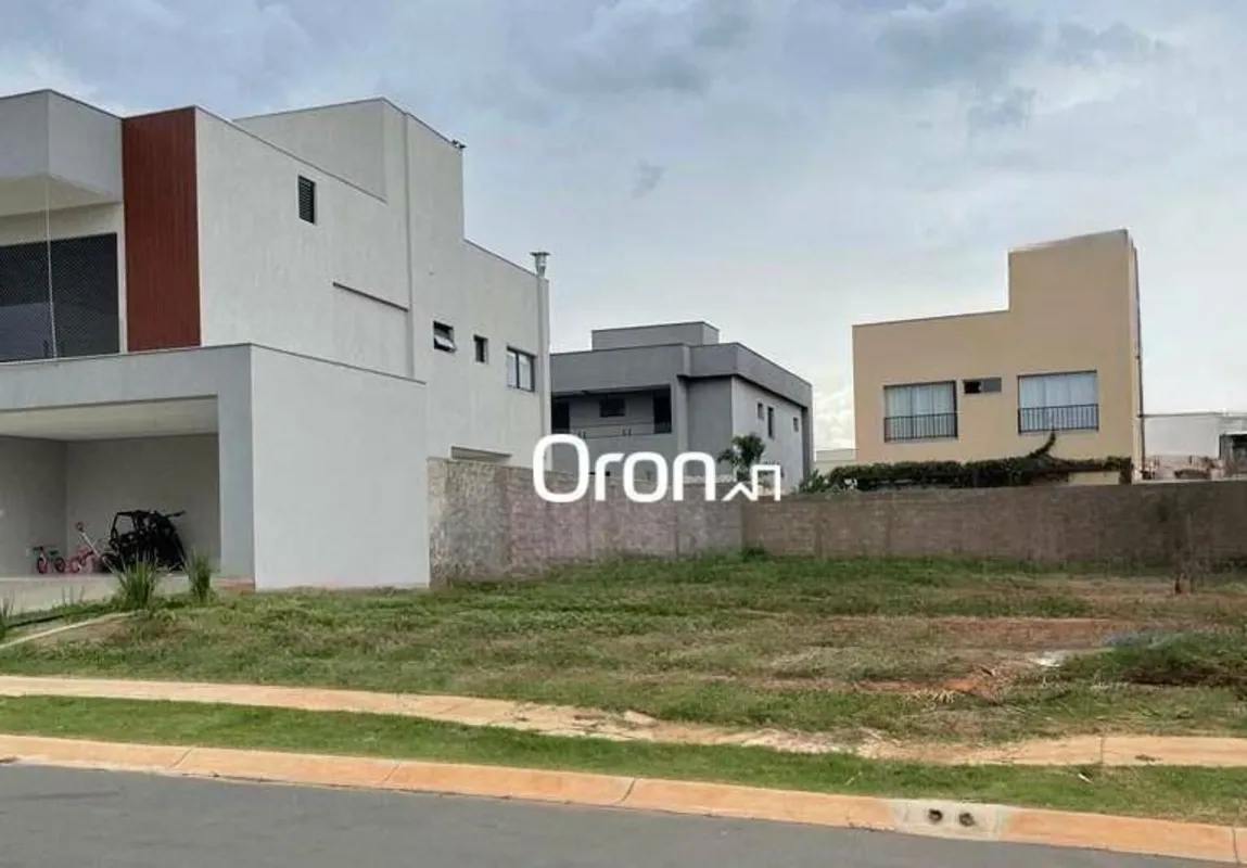 CÓDIGO DO IMÓVEL: TE0920LOCALIZAÇÃO:Terreno em condomínio horizontal fechado. De...