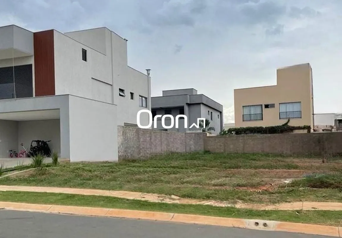 CÓDIGO DO IMÓVEL: TE0920LOCALIZAÇÃO:Terreno em condomínio horizontal fechado. De...