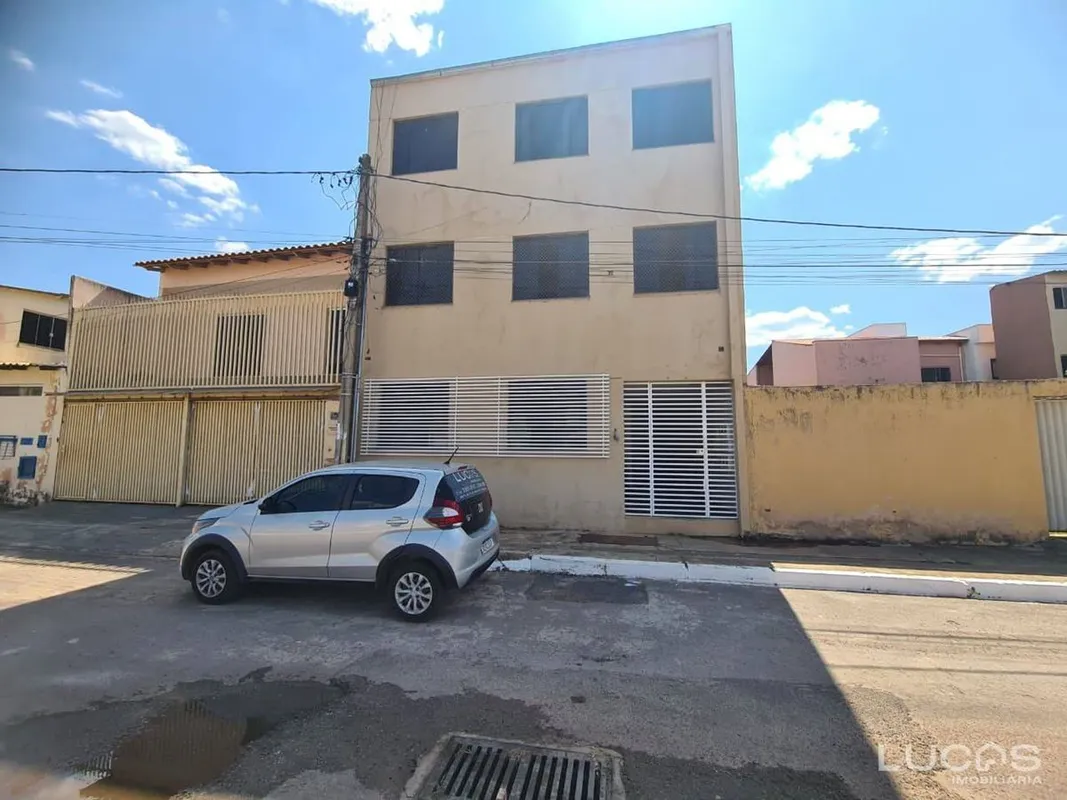 APARTAMENTO - QN 16 - RIACHO FUNDO II Apartamento bem dividido, possuindo 02 qua...