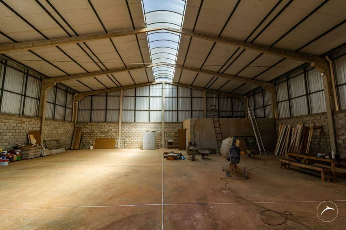 Galpão Comercial para Locação:- Área do Galpão: 400 m²- Área Total do Lote: 1.06...