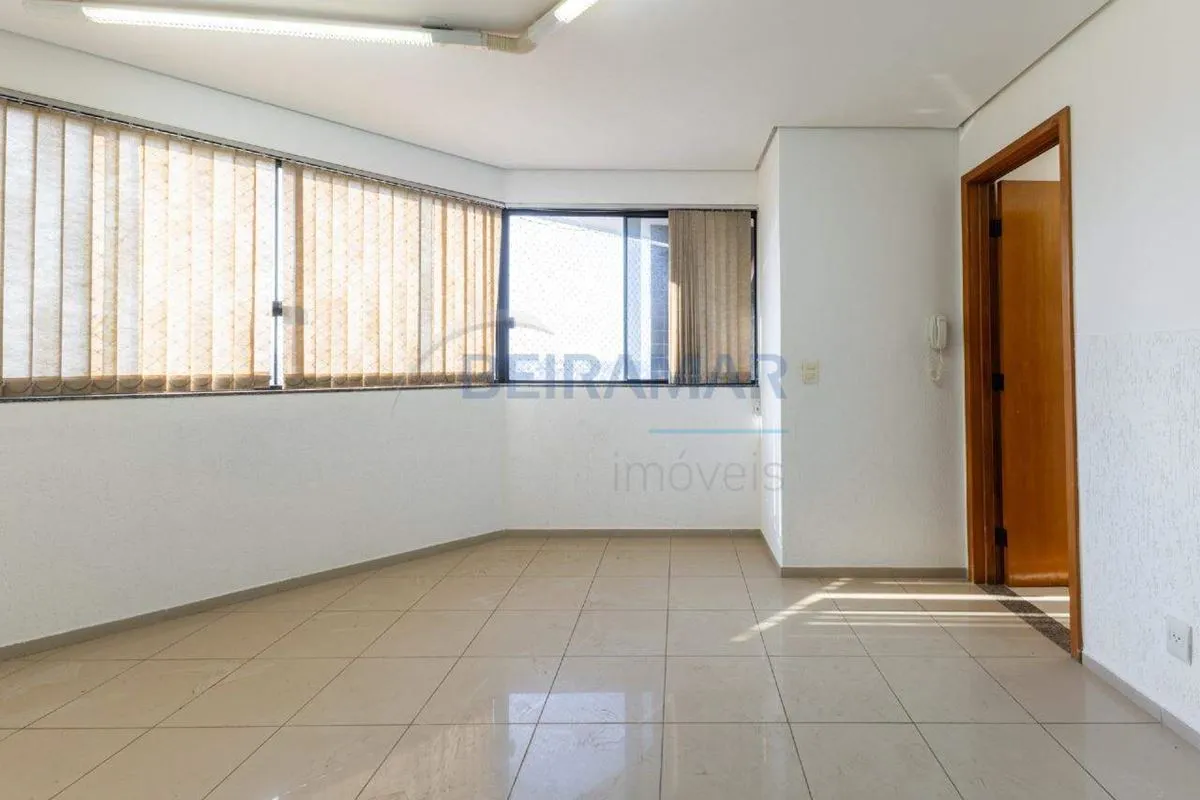 Viva no topo com espaço, privacidade e uma vista panorâmica de 270°! Esta cobert...