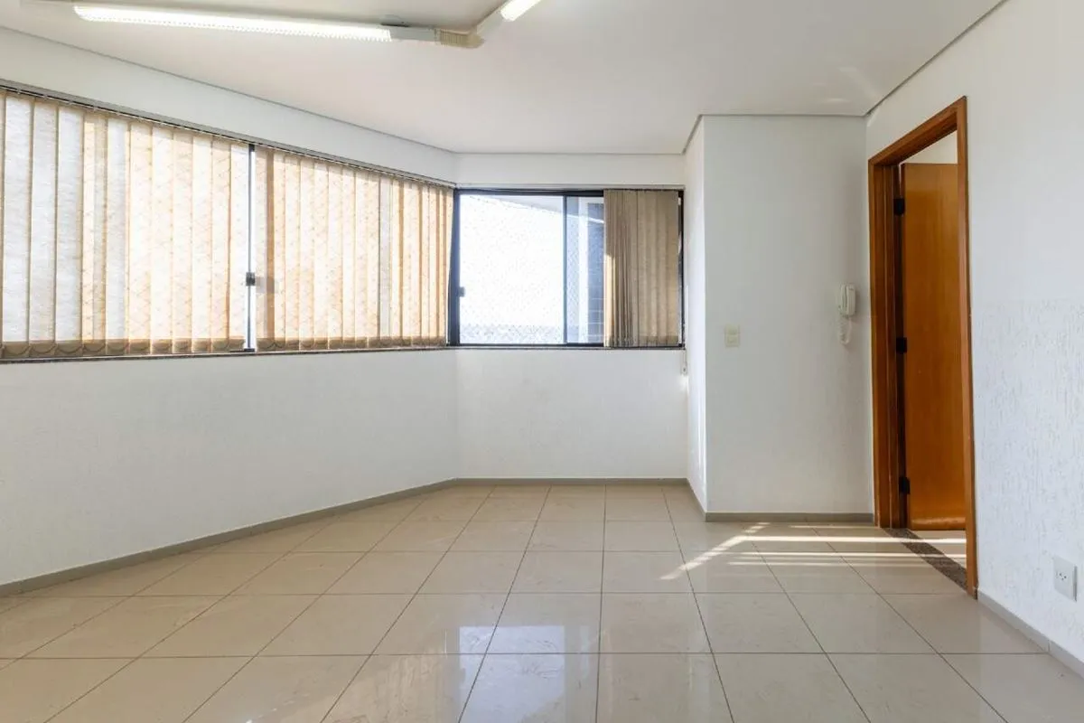 Viva no topo com espaço, privacidade e uma vista panorâmica de 270°! Esta cobert...