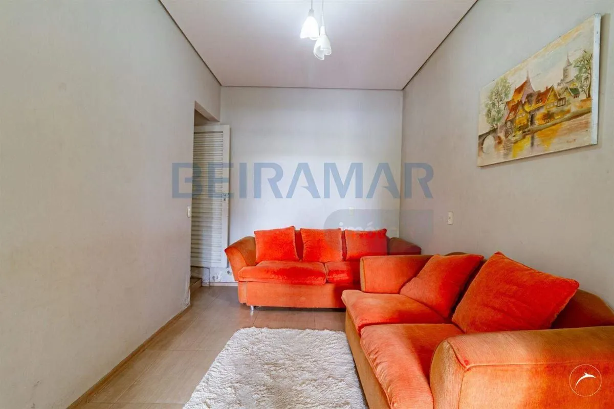 Para morar e investir. Casa Térrea com 3 Quartos e Andar Superior com 4 Apartame...