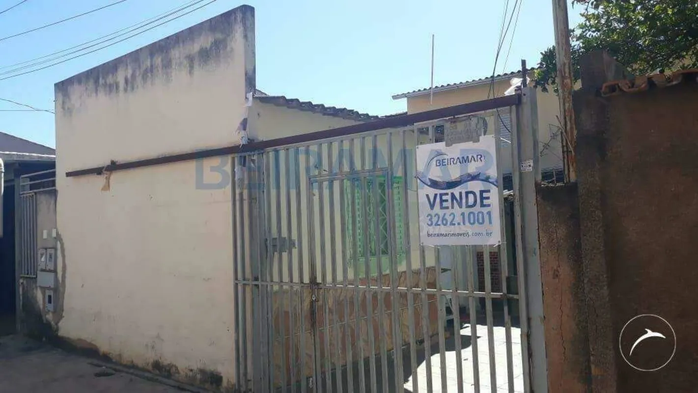 Sobrado Térreo: 2 Quartos- Sala- Banheiro social- Cozinha- Área de serviçoSuperi...