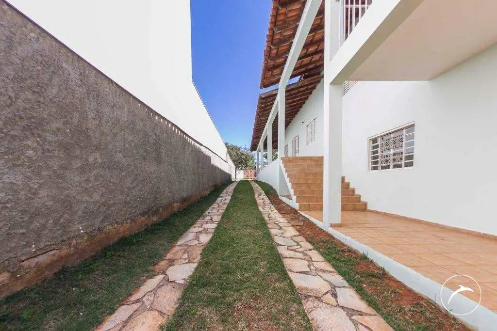 Ampla Casa com 5 Quartos no Condomínio Estância Jardim Botânico - Conforto, Laze...