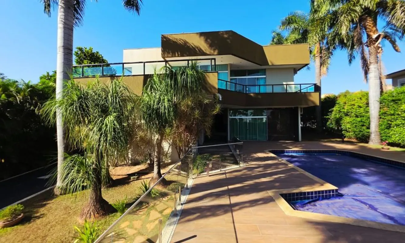 BELO SOBRADO COM VISTA PARA O LAGO NO ALDEIA DO VALE.Pavimento Térreo com sala g...