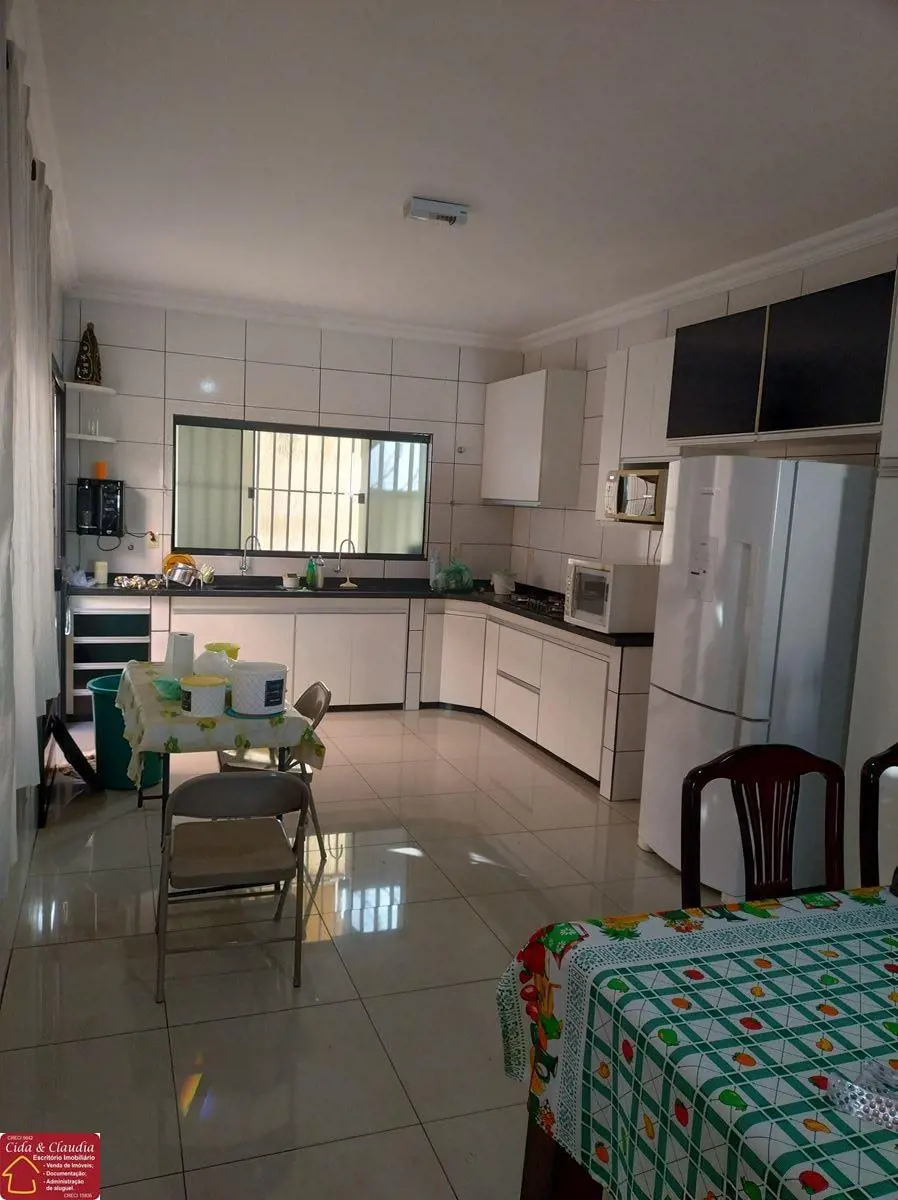 Venha conhecer seu novo lar!Oportunidade casa super.Aconchegante construção de 2...