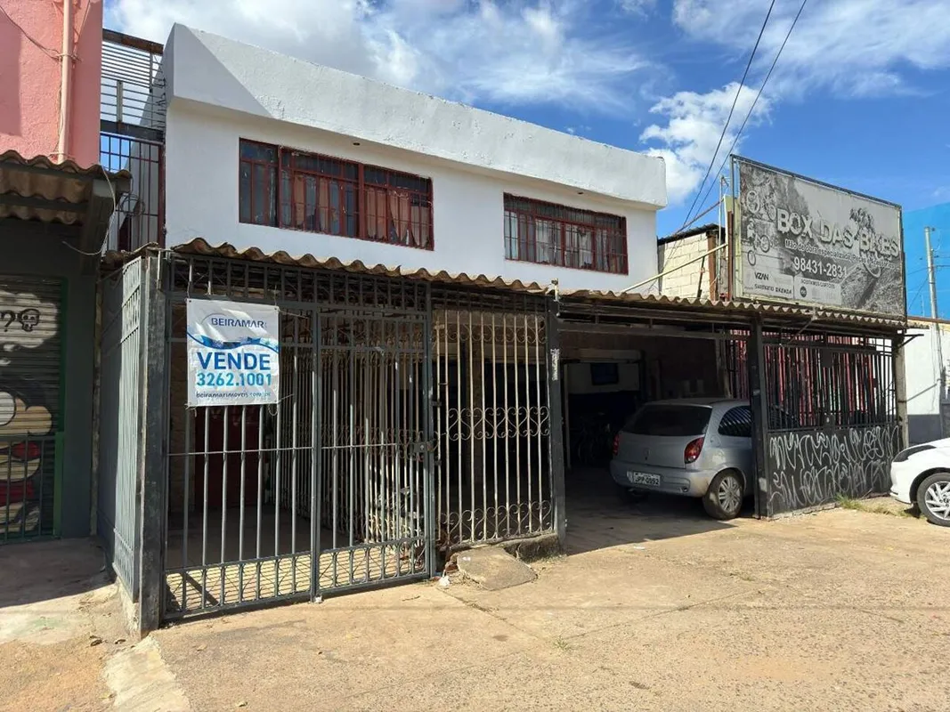 Sobrado com Loja e Kitnets à Venda na QNM 22 - CeilândiaÓtima oportunidade de in...