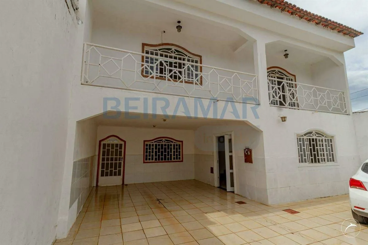 Sobrado Espaçoso de 4 QuartosTérreo:Ampla Área Social:2 Salas elegantes, ideais ...