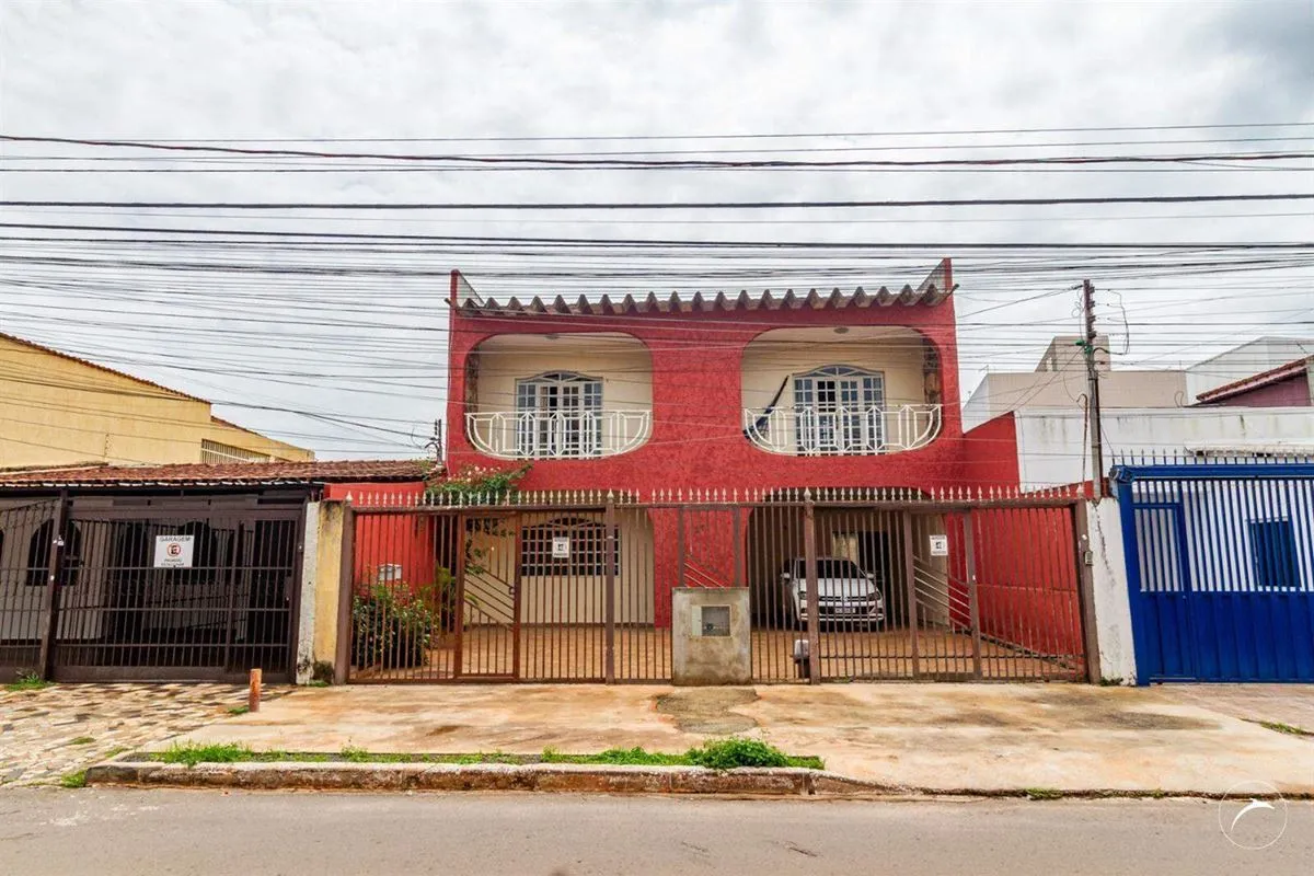 Oportunidade Imperdível - Sobrado na QNA 24 com SuíteDescubra este amplo e versá...