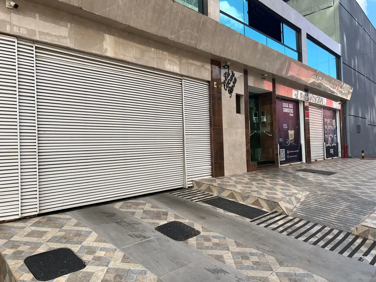 Oportunidade !! Apartamento canto, nascente, 4º andar com vista livre. São 65m² ...