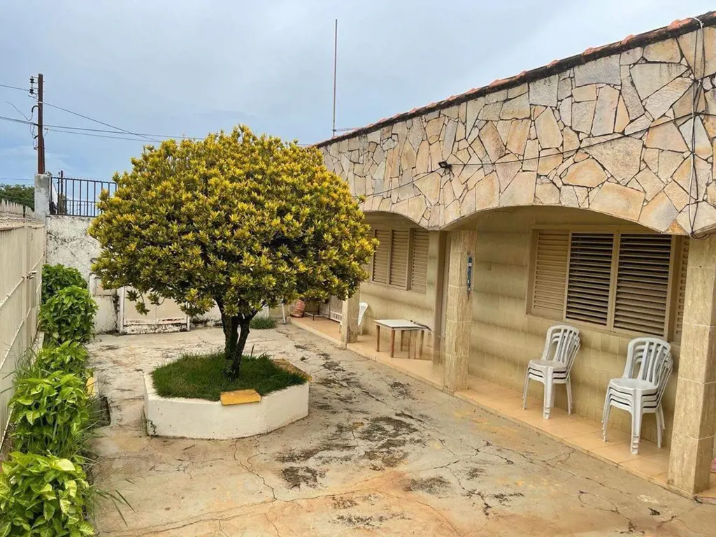 Oportunidade Imperdível: Casa com 4 Quartos em Sobradinho/DFLocalizada nas quadr...