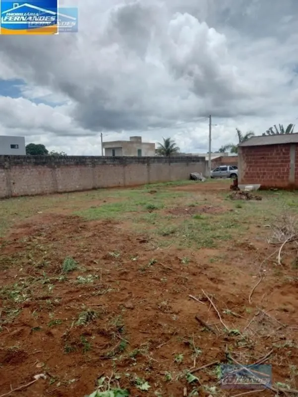 IMOBILIÁRIA FERNANDES vende excelente lote na Ponte Alta Norte, no Cond. Laurent...