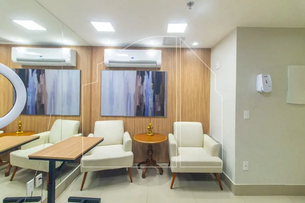 DALL'OCA IMÓVEIS VENDE:Sala totalmente reformada e dividida, no local perfeito p...