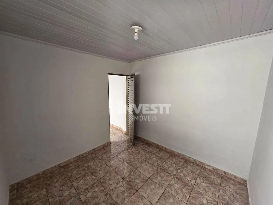 Cód- 622233kitnet com sala/cozinha, 1 quarto e 1 banheiro. Área externa com tanq...