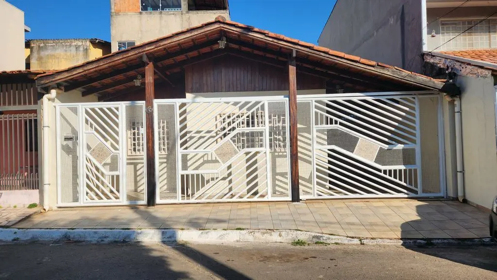 Ótima casa disponível para locação, na QE 46 do Guará IISão 03 quartos (sendo 01...