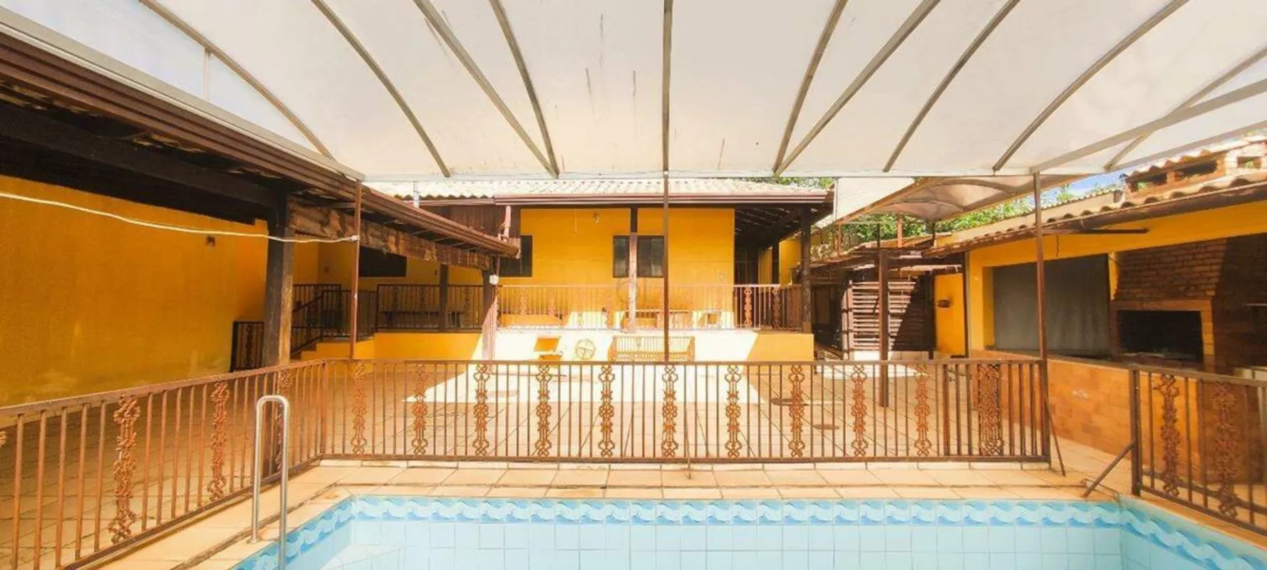 Desfrute de Momentos Inesquecíveis nesta Casa Espetacular com Piscina e Área Gou...