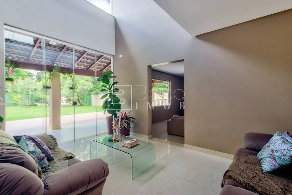 Se você está em busca tranquilidade e sofisticação, te apresento essa bela casa ...