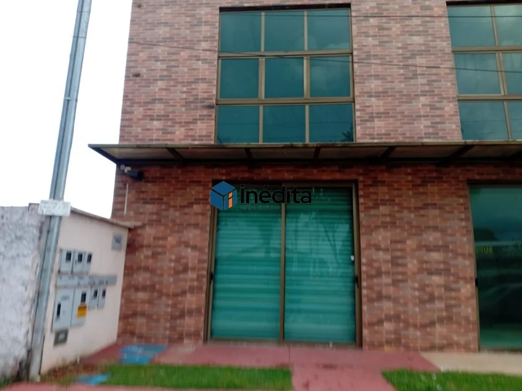 LOCALIZAÇÃO:Imóvel localizado no bairro Parque Ibirapuera, em avenida principal ...
