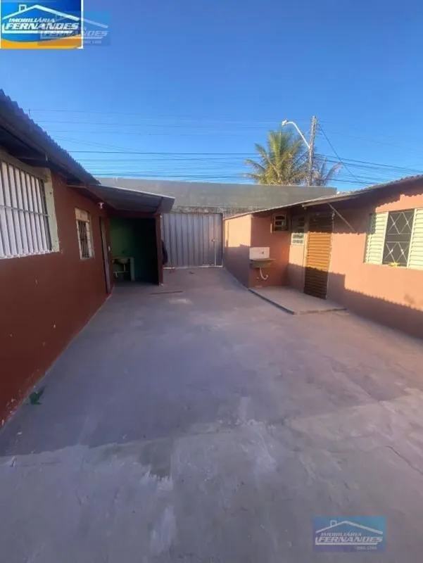 IMOBILIÁRIA FERNANDES aluga casa na Quadra 10 do Setor Sul, na qual a mesma poss...