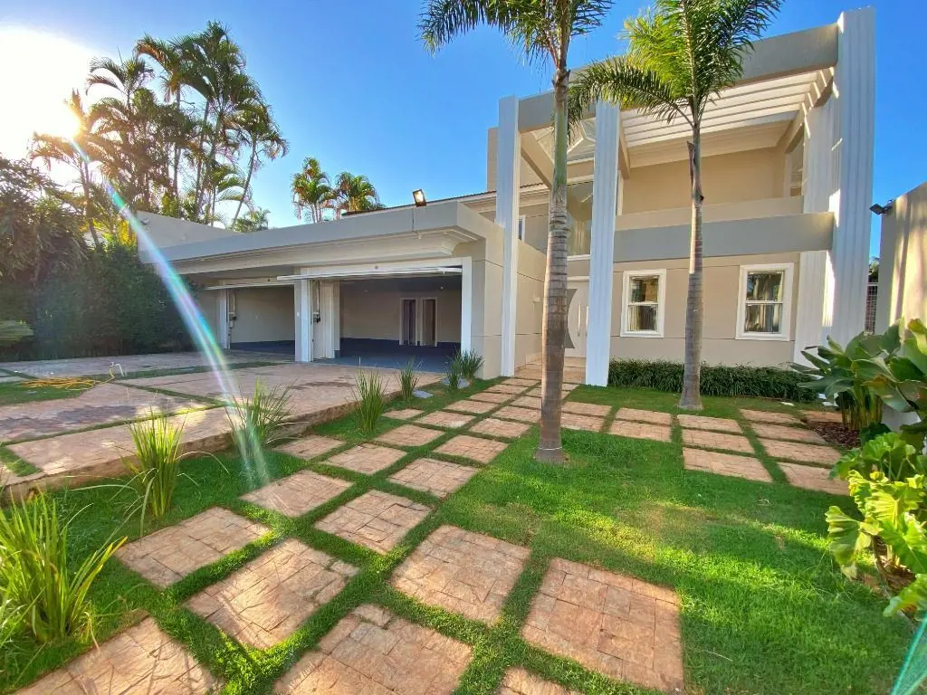 Luxo e Sofisticação no Lago Sul - Magnífica Residência na QL 14Esta imponente re...